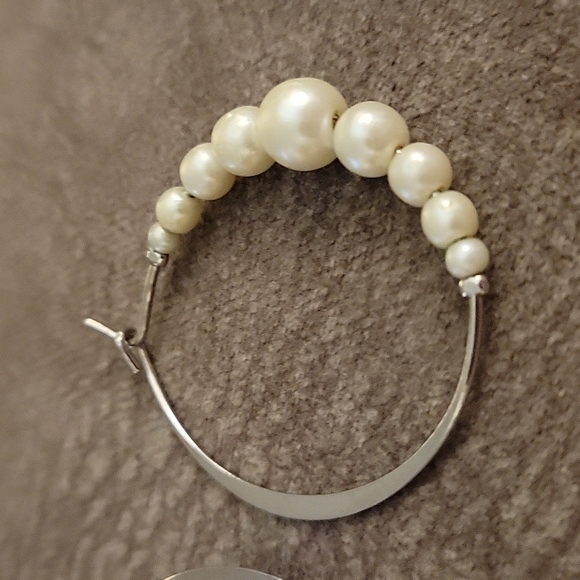 VTG Estate Pearl Beaded Huggie Hoop Earrings - Picture 2 of 5